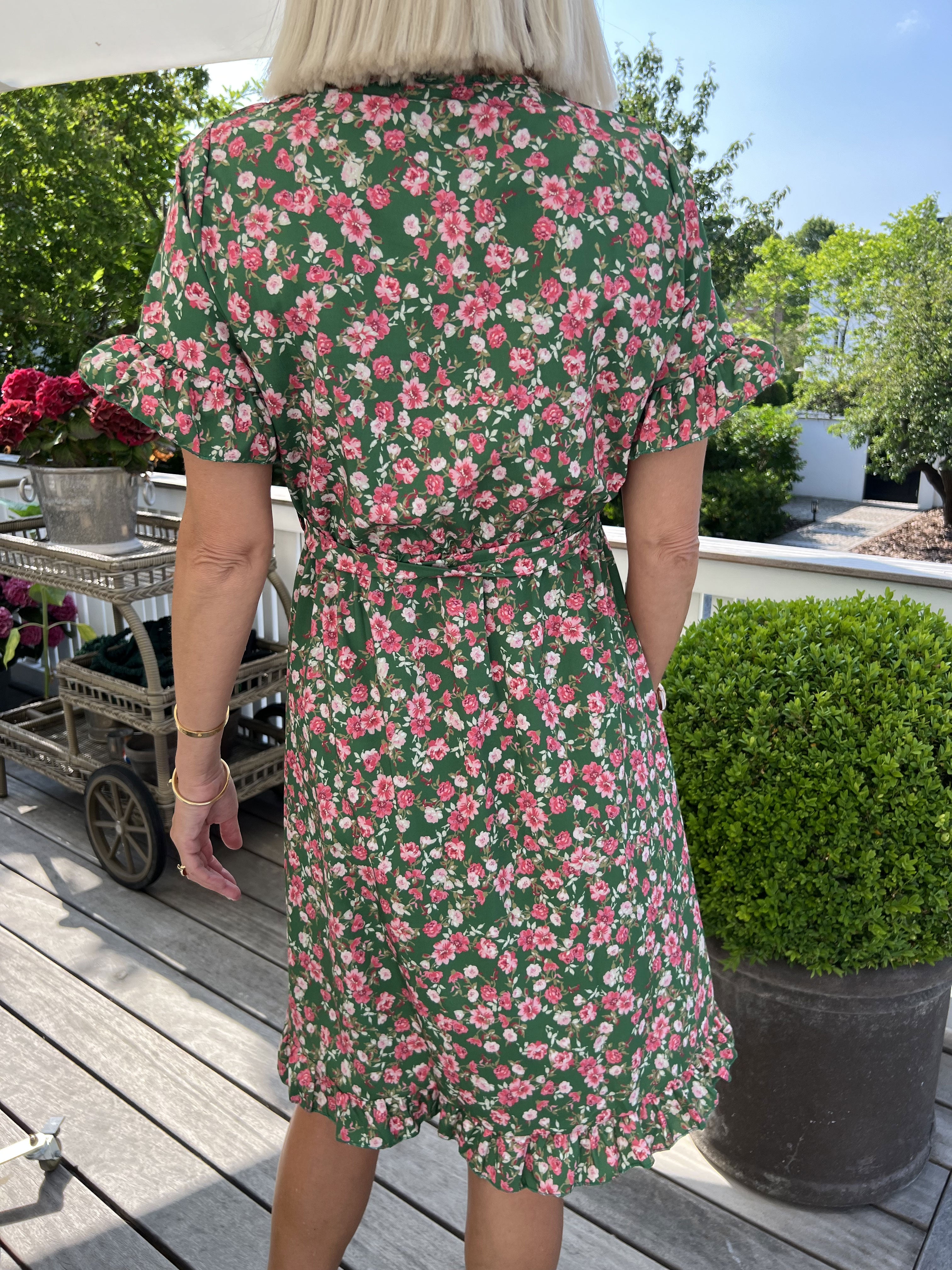 Lima - Sød kort sommerkjole med bindebånd i livet